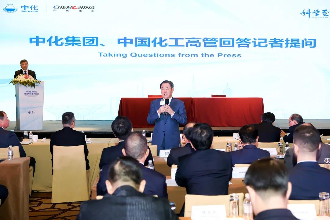 央媒、电视、网络直播……两化进博会联合签约,火了!