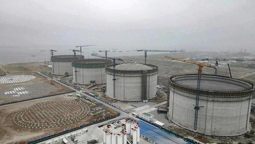 大国制造!全国最大LNG薄膜罐一次升顶成功