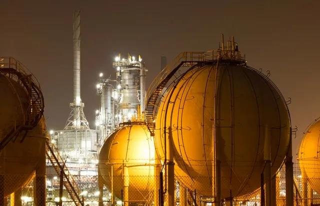 油价回升,这三家石油巨头却斥巨资干这事,图的啥? 油价回升,这三家石油巨头却斥巨资干这事,图的啥?