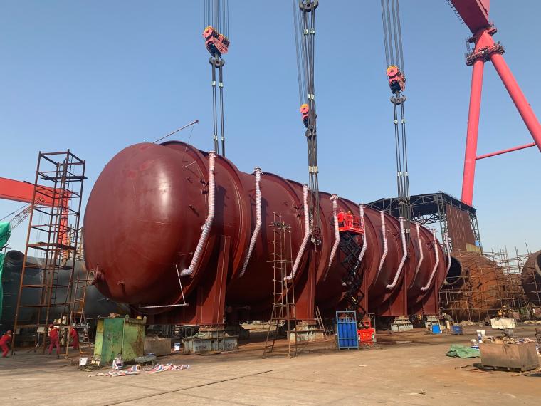 中国天辰渤化“两化”搬迁项目最大设备启航 中国天辰渤化“两化”搬迁项目最大设备启航