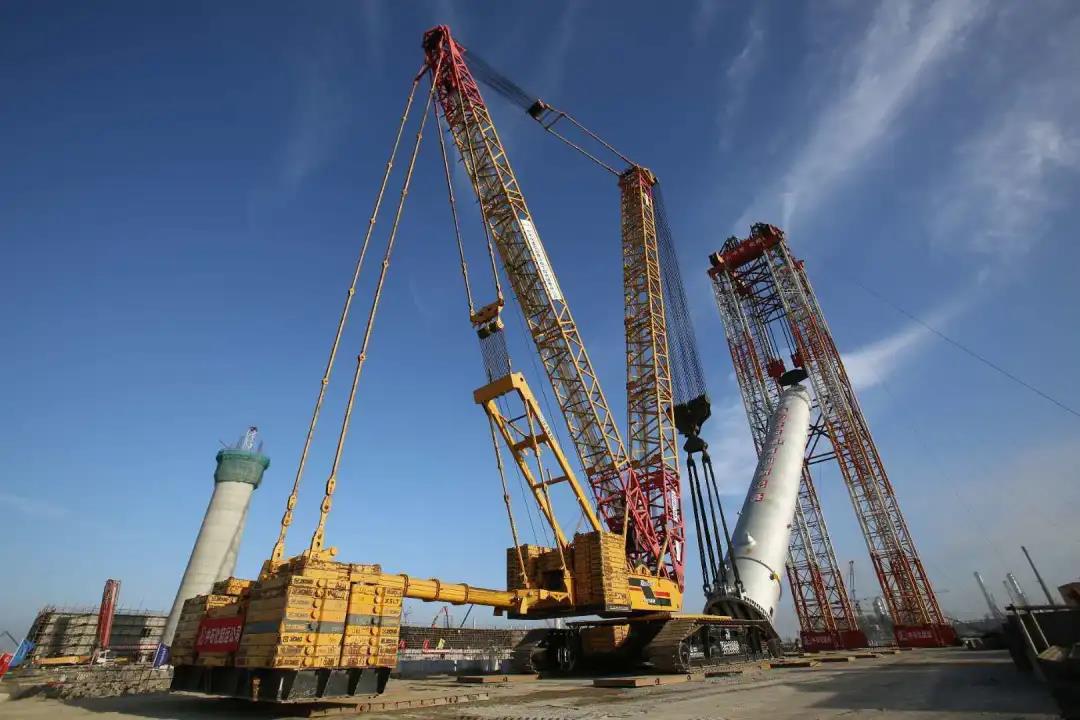 历时十多个小时!舟山绿色石化基地这台“超级设备”成功吊装就位 历时十多个小时!舟山绿色石化基地这台“超级设备”成功吊装就位