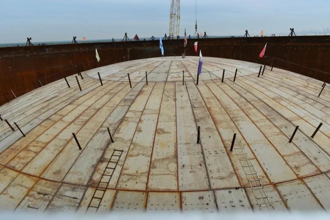 捷报频传!寰球公司首个海外LPG低温储罐气顶升成功 捷报频传!寰球公司首个海外LPG低温储罐气顶升成功