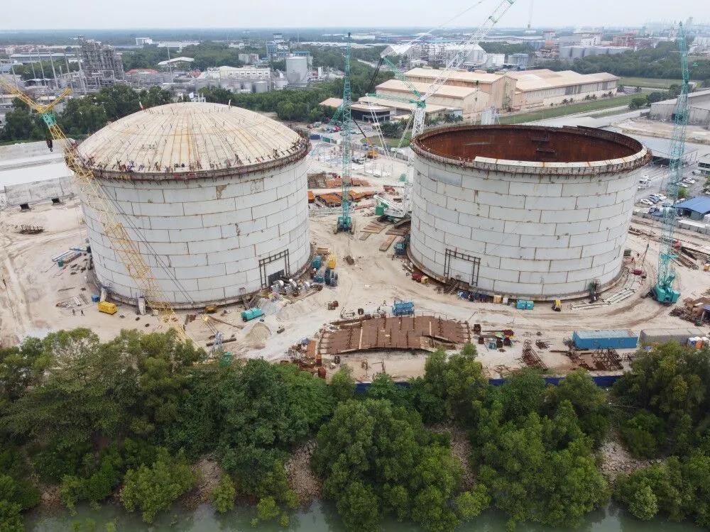 捷报频传!寰球公司首个海外LPG低温储罐气顶升成功 捷报频传!寰球公司首个海外LPG低温储罐气顶升成功