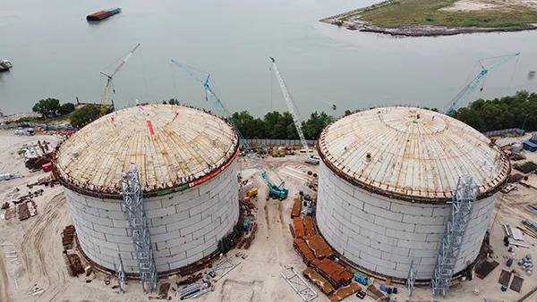 寰球公司马来西亚巴生港低温储罐接收站项目第二台储罐成功升顶 寰球公司马来西亚巴生港低温储罐接收站项目第二台储罐成功升顶