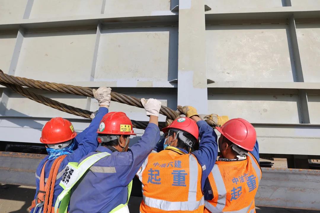 豪横!国内最大乙烯裂解炉辐射室“三天两吊” 劳动竞赛助力广东石化项目建设再提速 豪横!国内最大乙烯裂解炉辐射室“三天两吊” 劳动竞赛助力广东石化项目建设再提速