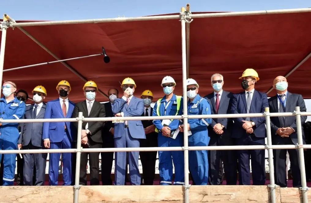 伊拉克总理视察BNGL项目,观摩脱甲烷塔吊装并发表讲话 伊拉克总理视察BNGL项目,观摩脱甲烷塔吊装并发表讲话