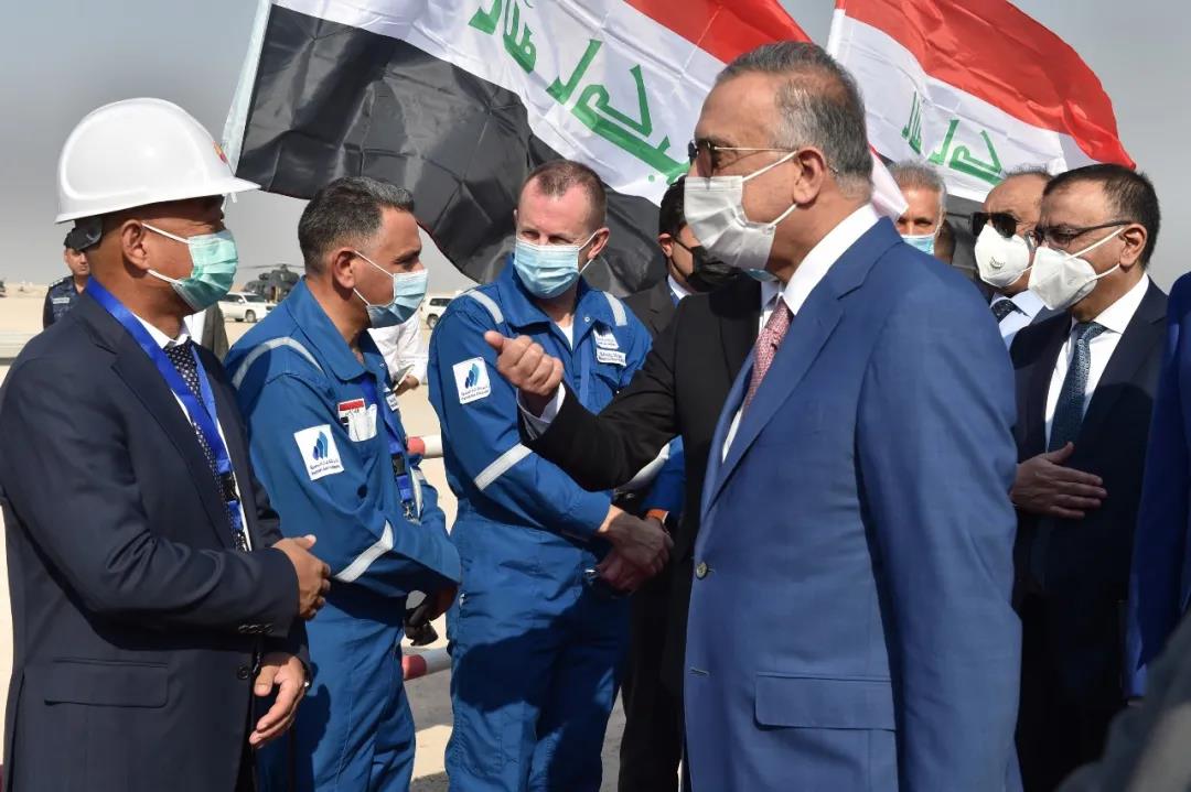 伊拉克总理视察BNGL项目,观摩脱甲烷塔吊装并发表讲话 伊拉克总理视察BNGL项目,观摩脱甲烷塔吊装并发表讲话