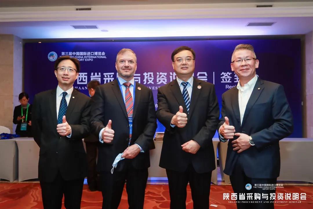 进博会见证丨科莱恩与陕西延长石油集团签署CATOFIN催化剂合作协议 进博会见证丨科莱恩与陕西延长石油集团签署CATOFIN催化剂合作协议