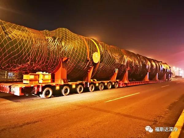 福斯达深冷首套出口韩国不锈钢精馏塔发货  福斯达深冷首套出口韩国不锈钢精馏塔发货