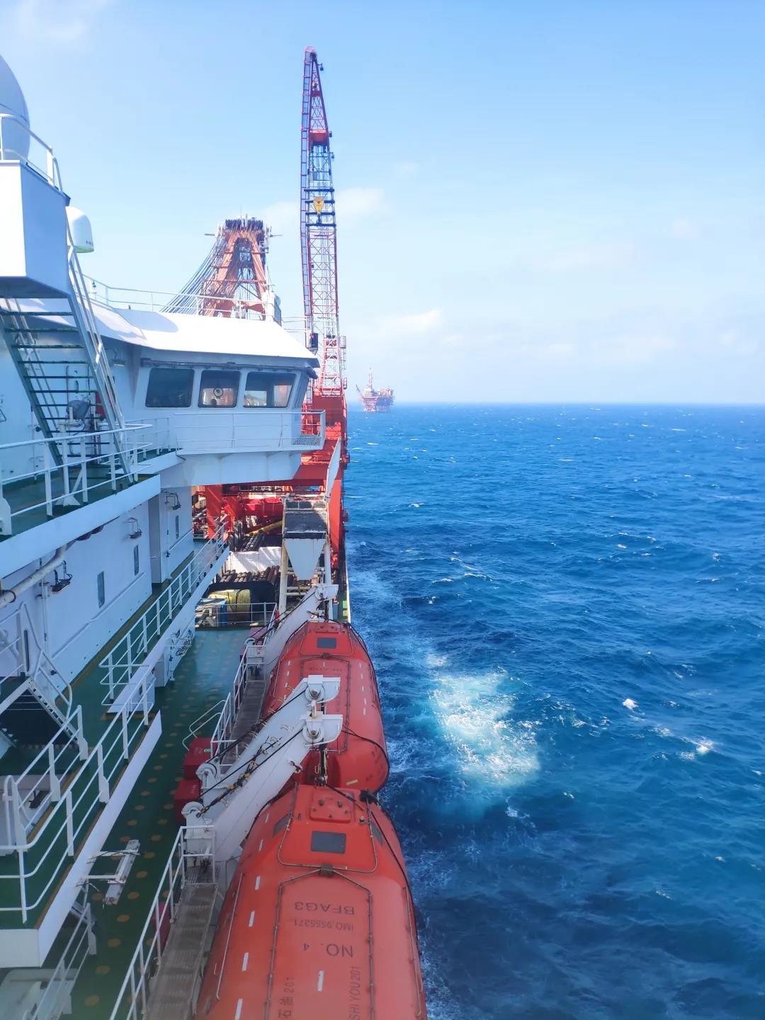 今日凌晨5点,一条31.4公里的海底管道在惠州油田铺设完毕 今日凌晨5点,一条31.4公里的海底管道在惠州油田铺设完毕