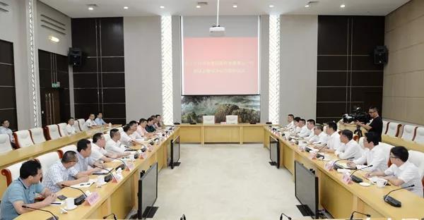 打造标志性油气储运项目 舟山市与万向集团签署合作协议 打造标志性油气储运项目 舟山市与万向集团签署合作协议