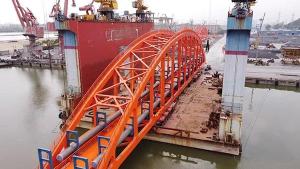 寰球工程公司钢引桥制造项目第三榀桥成功装船发货