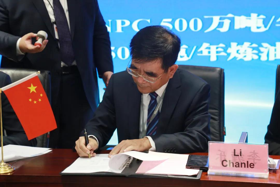 赛鼎公司与尼日利亚RAMENERGY&REFINERIES NIG LTD举行炼油项目EPC总承包合同签约仪式  赛鼎公司与尼日利亚RAMENERGY&REFINERIES NIG LTD举行炼油项目EPC总承包合同签约仪式