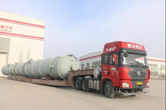 兰石重装承制新特能源多晶硅项目塔器陆续完工 兰石重装承制新特能源多晶硅项目塔器陆续完工