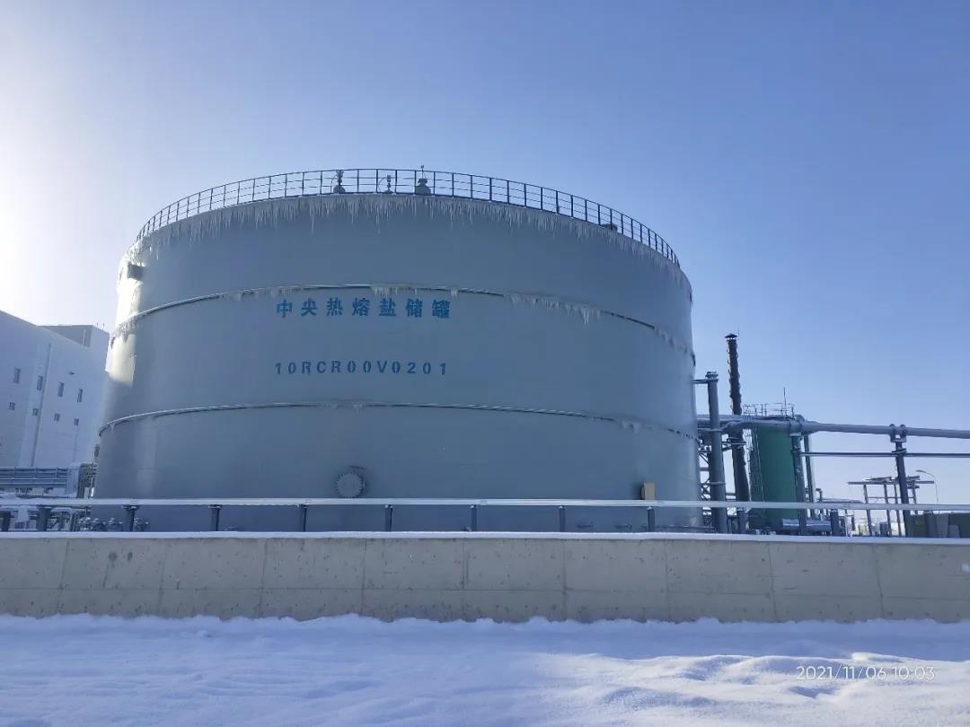 成达公司总承包的玉门鑫能光热发电项目中央冷热熔盐储罐顺利投用 成达公司总承包的玉门鑫能光热发电项目中央冷热熔盐储罐顺利投用