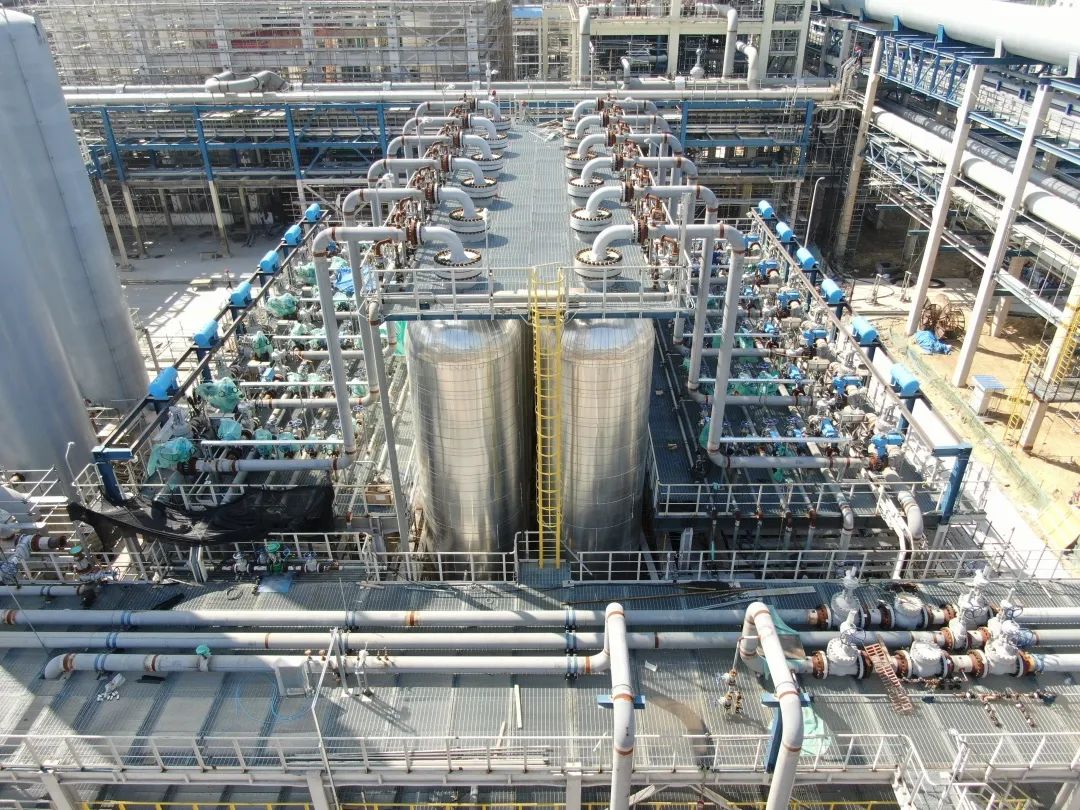 广东石化石油焦制氢装置PSA制氢单元试压全部完成 广东石化石油焦制氢装置PSA制氢单元试压全部完成