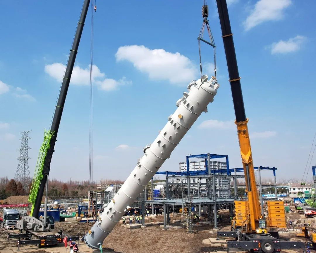 法液空HYCO3项目完成大型设备第一吊 法液空HYCO3项目完成大型设备第一吊