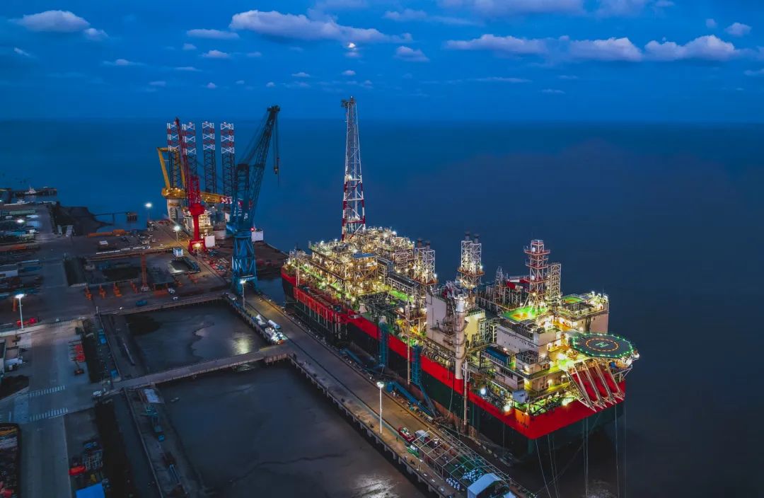 bp运营的GTA项目浮式生产储卸油船(FPSO)成功启航 bp运营的GTA项目浮式生产储卸油船(FPSO)成功启航