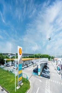 壳牌全球最大电动汽车充电站在中国开业,与比亚迪成立的合资企业负责运营