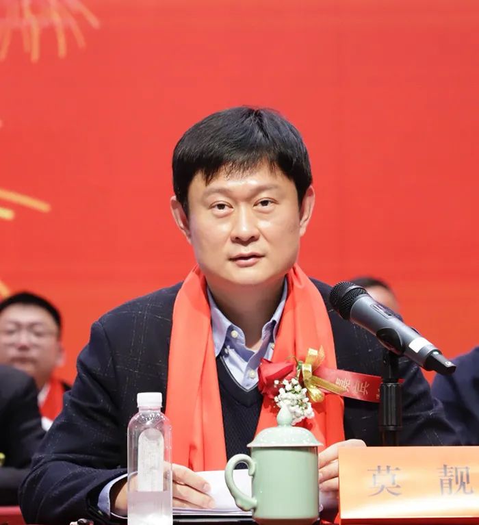 喜报!上上德盛集团股份有限公司董事长季学文当选第五届松阳温州商会总顾问,总裁CEO严冬云当选第五届松阳温州商会常务副会长 喜报!上上德盛集团股份有限公司董事长季学文当选第五届松阳温州商会总顾问,总裁CEO严冬云当选第五届松阳温州商会常务副会长