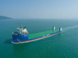 排水量6.5万吨,命名交付!