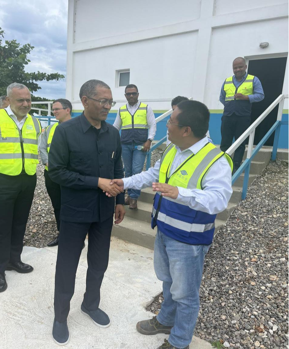 安哥拉矿产资源、石油和天然气部长视察洛比托炼油项目 安哥拉矿产资源、石油和天然气部长视察洛比托炼油项目