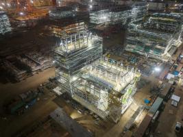 这艘超大FPSO的12个在建单体全部封顶,场面很壮观!