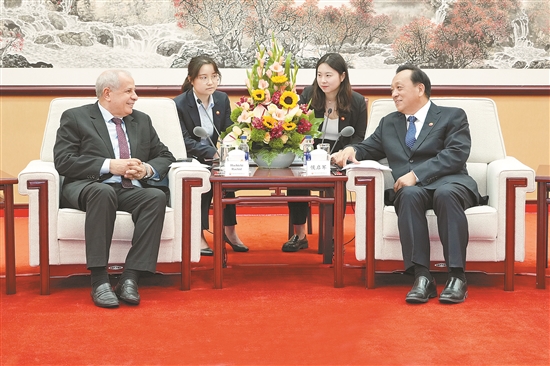 侯启军会见阿尔及利亚国家石油公司总裁 侯启军会见阿尔及利亚国家石油公司总裁